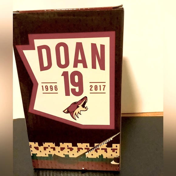 New 🆕 Arizona Coyotes Shane Doan retirement Bobblehead ! Limited Edition ! - Picture 3 of 3